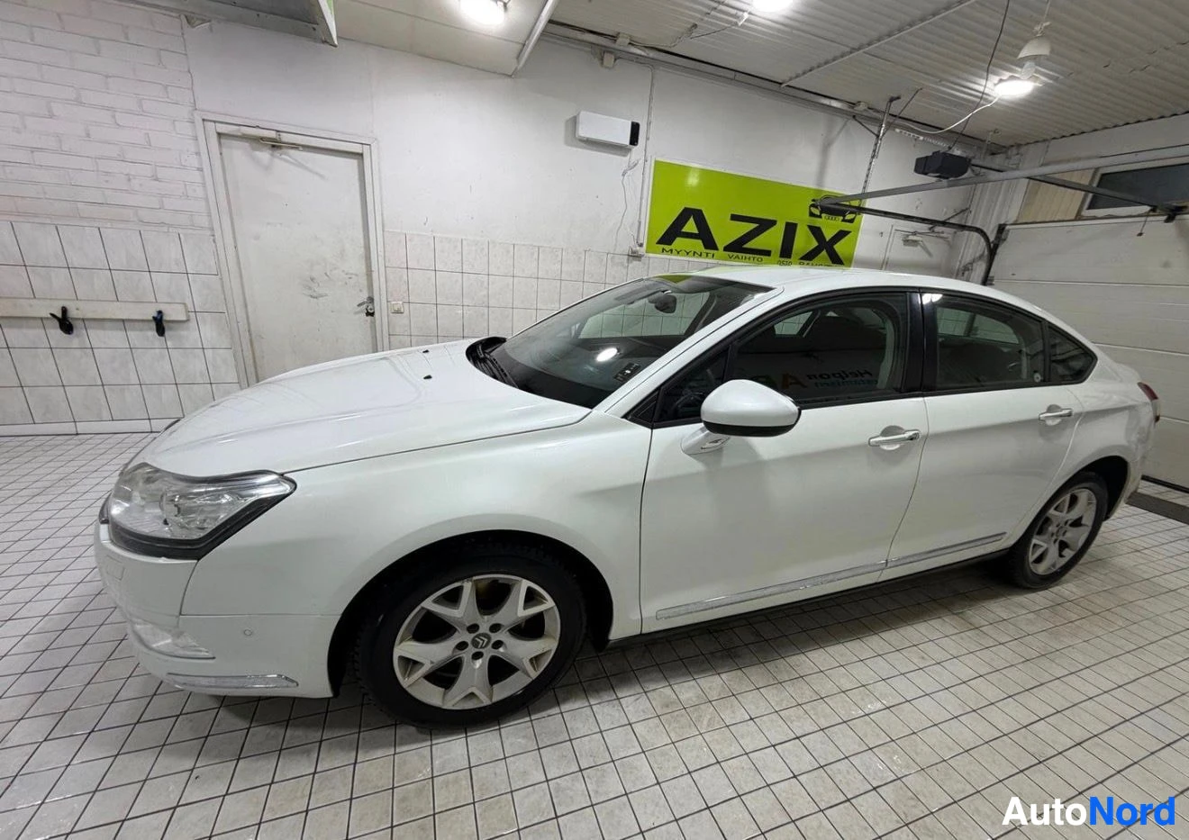 Valkoinen Citroen C5 2012, ulkokuva 11 – Kaarina