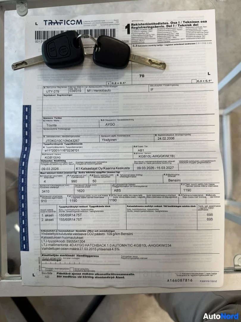 Asiakirja: Kaksi autonavaimea ja tekninen tarkastusasiakirja, jossa on KGB10L-AHSGDKW234-sarjanumero