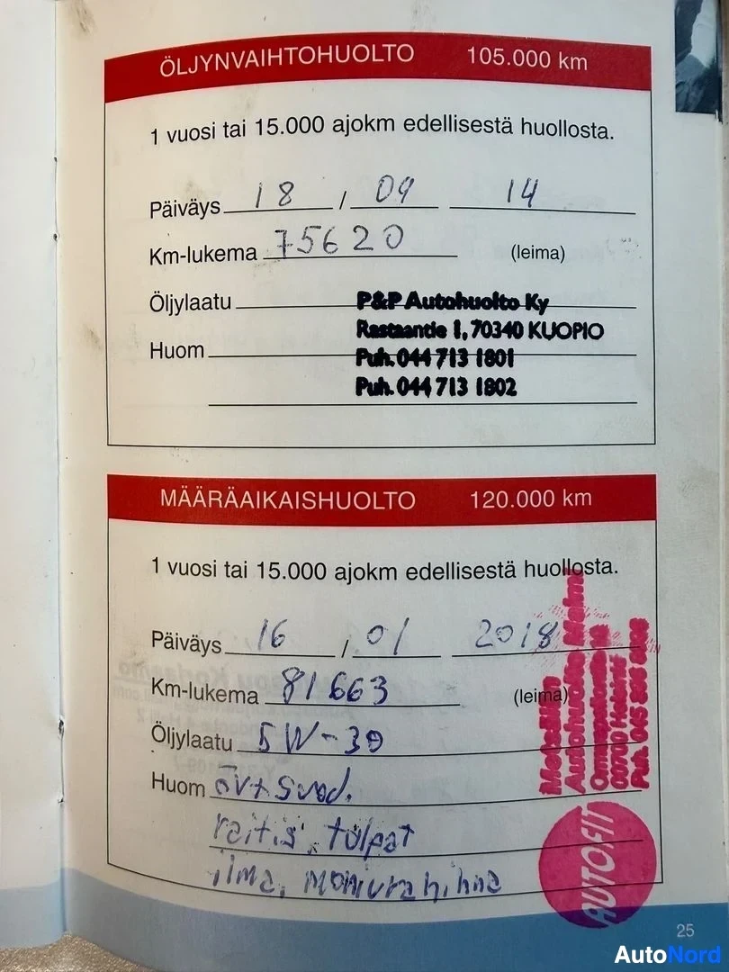 Asiakirja: Kaksi huoltokirjan sivua, joissa näkyvät ajoneuvon huoltohistoria tiedot