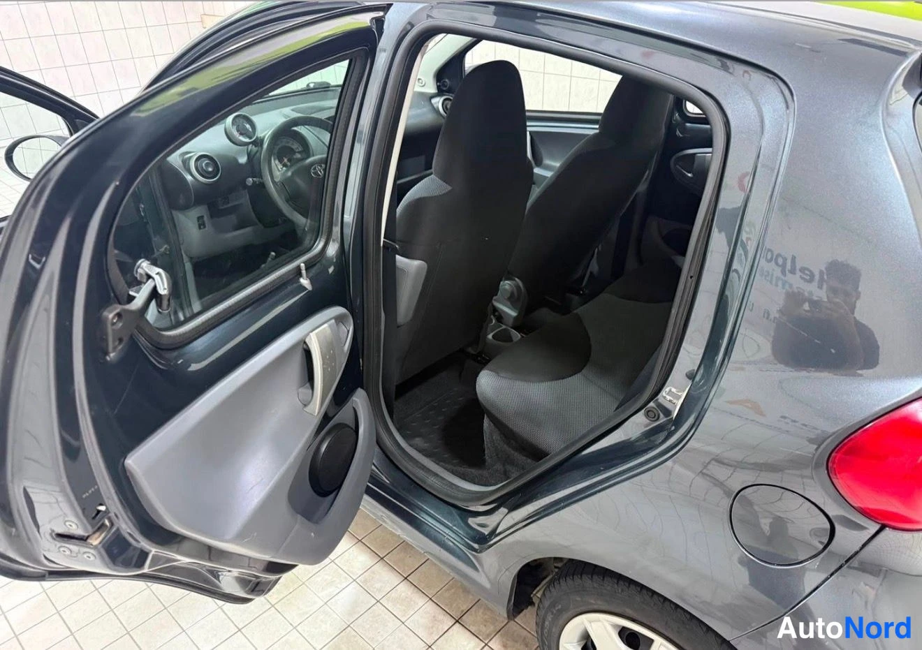 Harmaa Toyota Aygo 2006, ulkokuva 12 – Kaarina