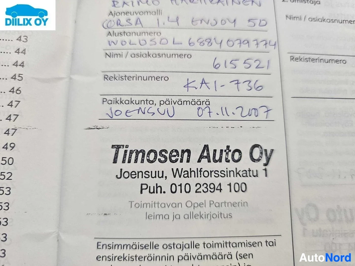 Asiakirja: Ajoneuvon rekisteröinti- ja omistajatiedot sisältävä asiakirja. Näkyy ajoneuvomallin nimi, alusteen numero, rekisterinumero, päivämäärä ja myyjä Timosen Auto Oy