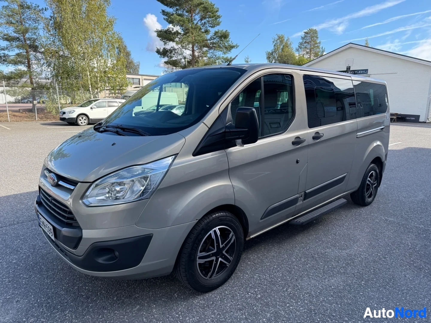 Ford Tourneo Custom 300 2,2TDCi 125 hv Trend M6 M1 L2H1 FWD 9 paikkanen, 2013