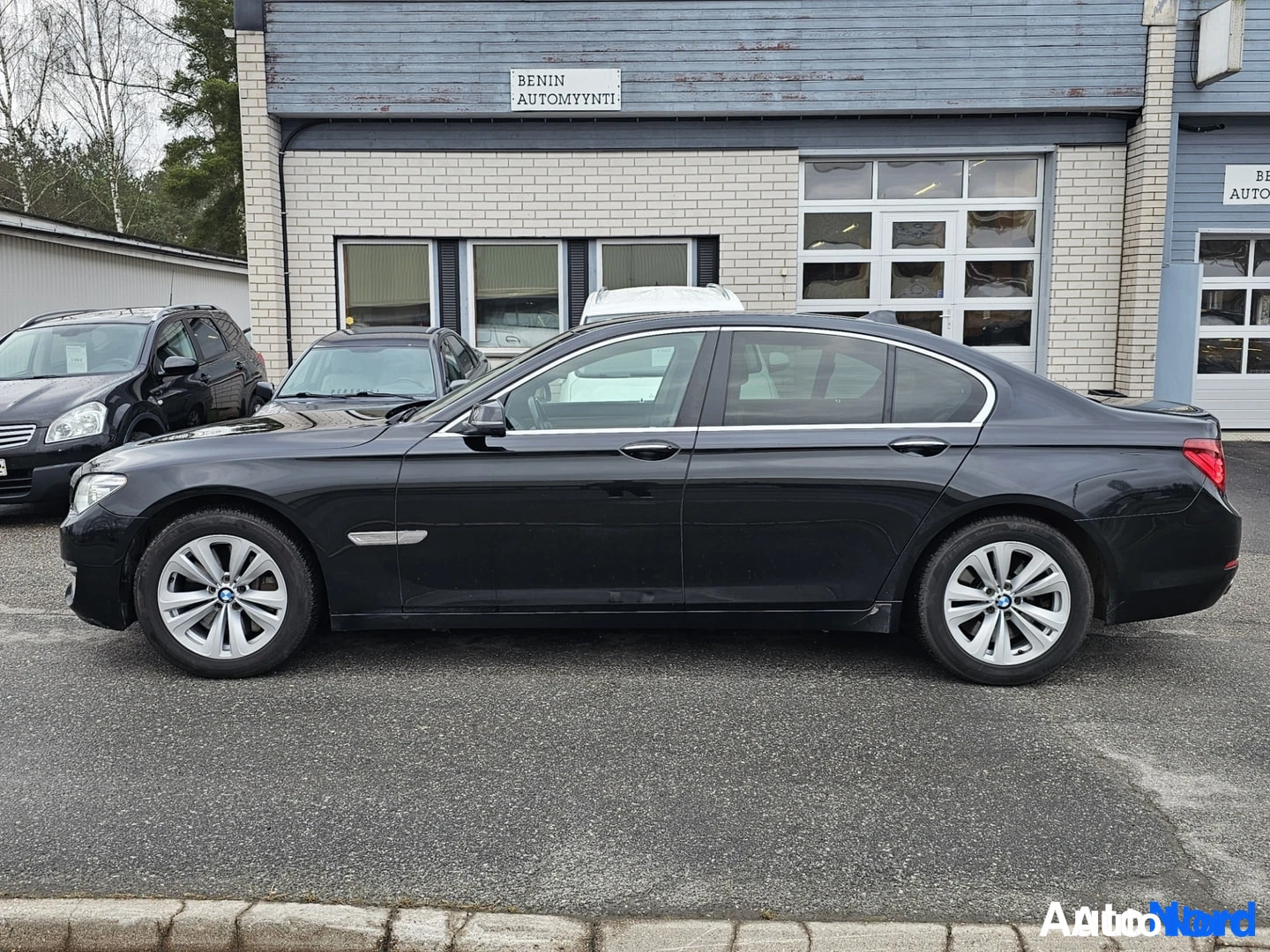 Musta BMW 750i xDrive 2013, ulkokuva 19 – Raisio