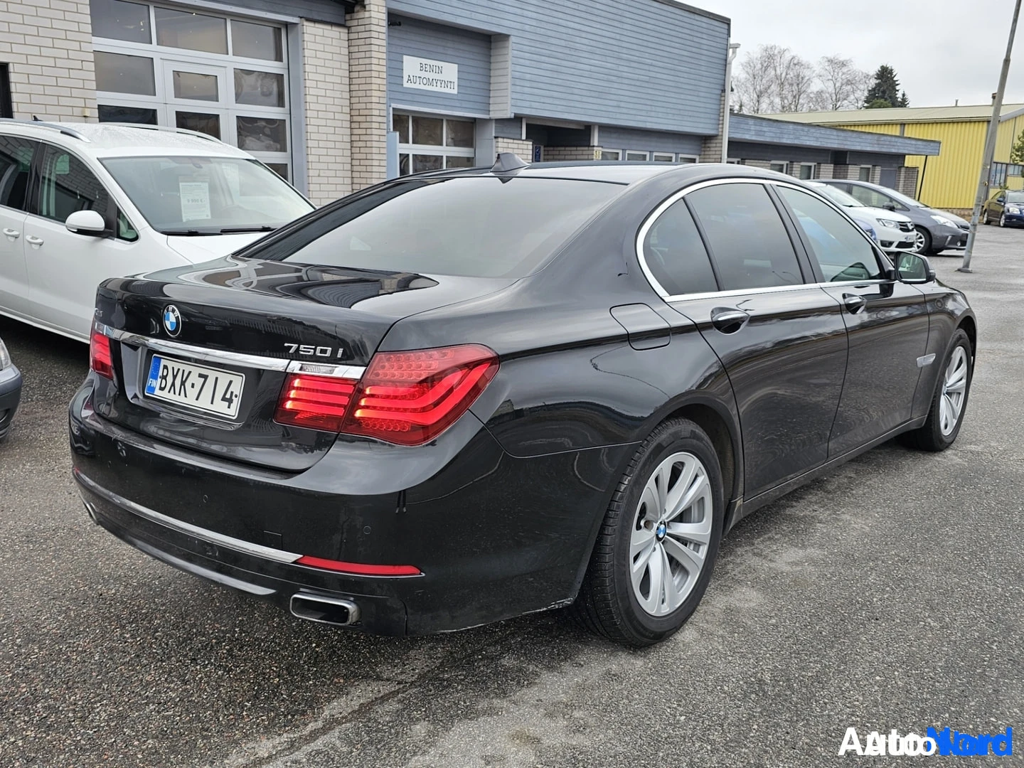 Musta BMW 750i xDrive 2013, ulkokuva 22 – Raisio