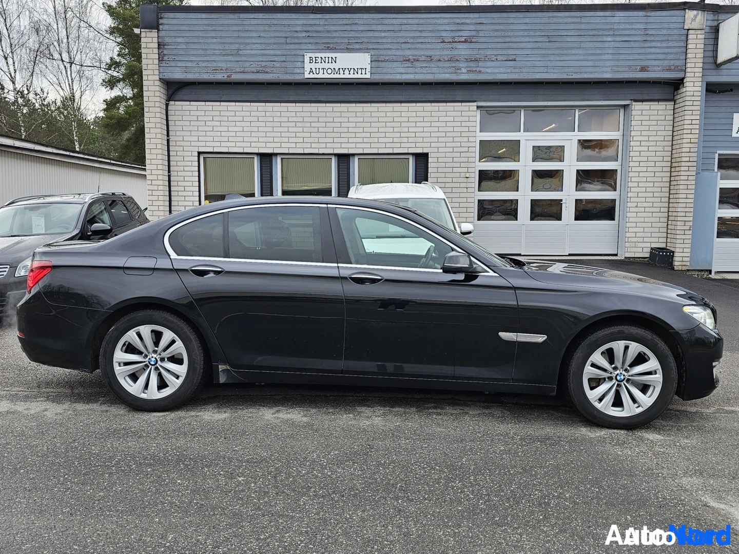 Musta BMW 750i xDrive 2013, ulkokuva 23 – Raisio