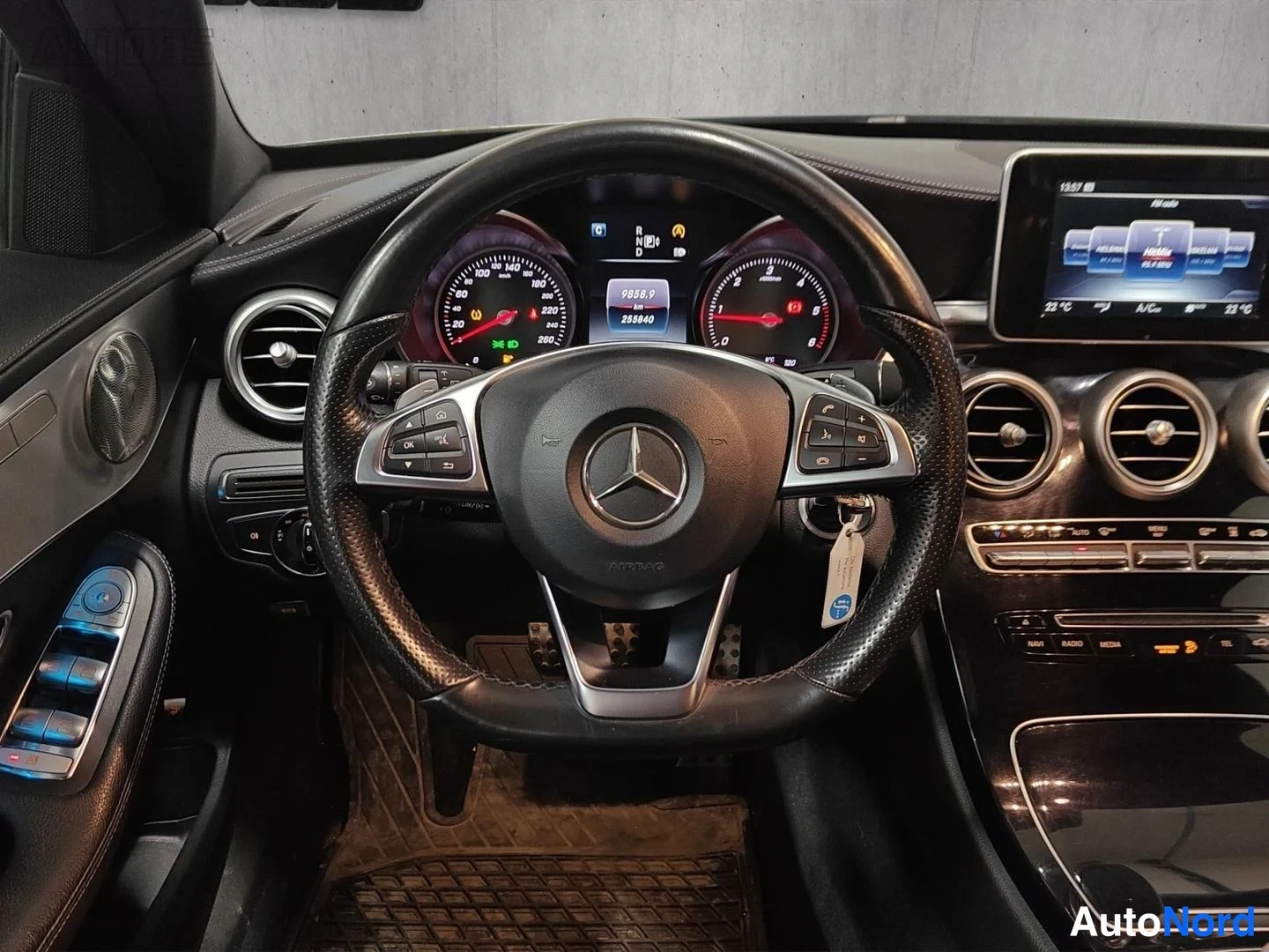 Harmaa Mercedes-Benz C 220 BlueTEC 2015, ohjaamo, kuva 10