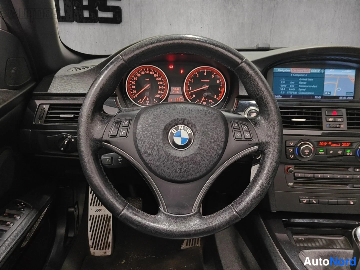 Musta BMW 335i 2007, yksityiskohta, kuva 29