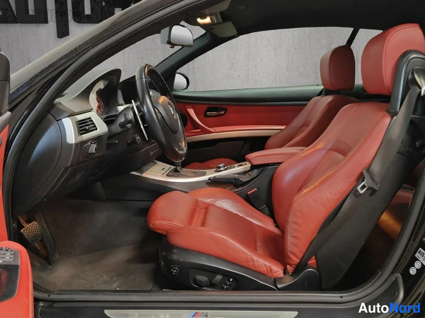 Musta BMW 335i 2008, ohjaamo, kuva 17