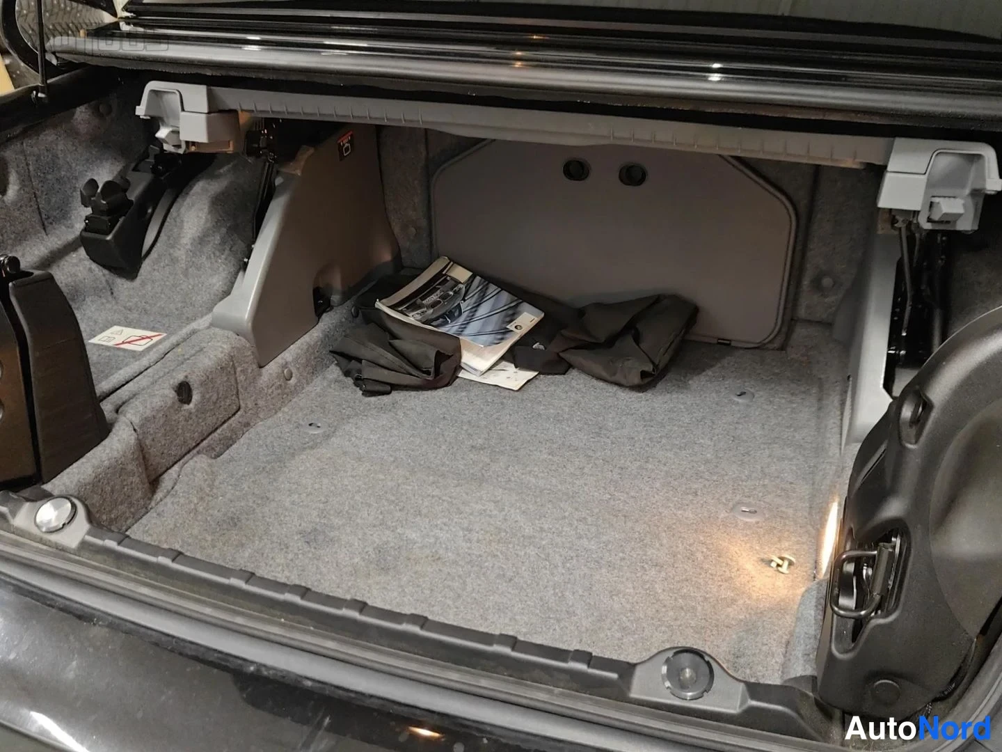 Musta BMW 335i 2008, tavaratila, kuva 26