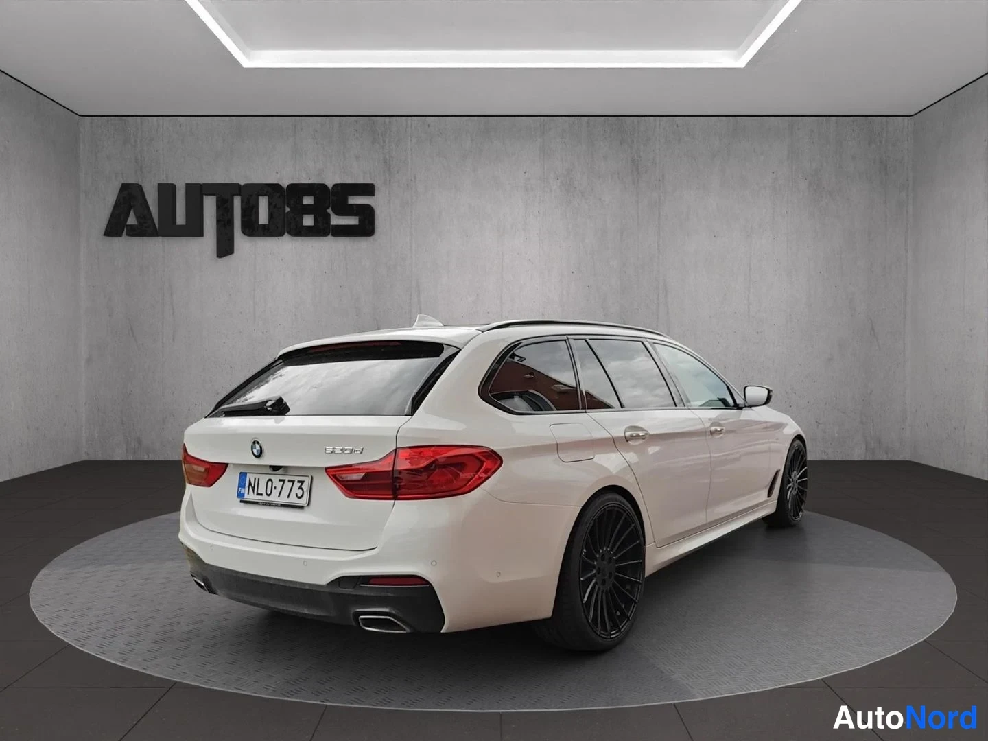 Valkoinen BMW 520d 2018, ulkokuva 8 – Kaarina