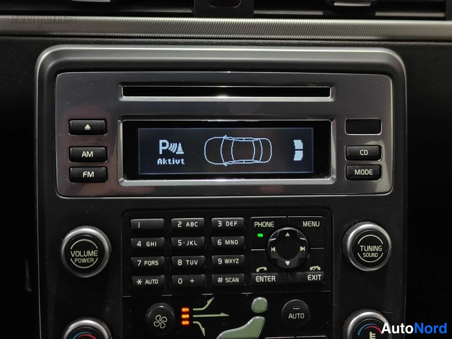 Valkoinen Volvo V70 2010, yksityiskohta, kuva 21