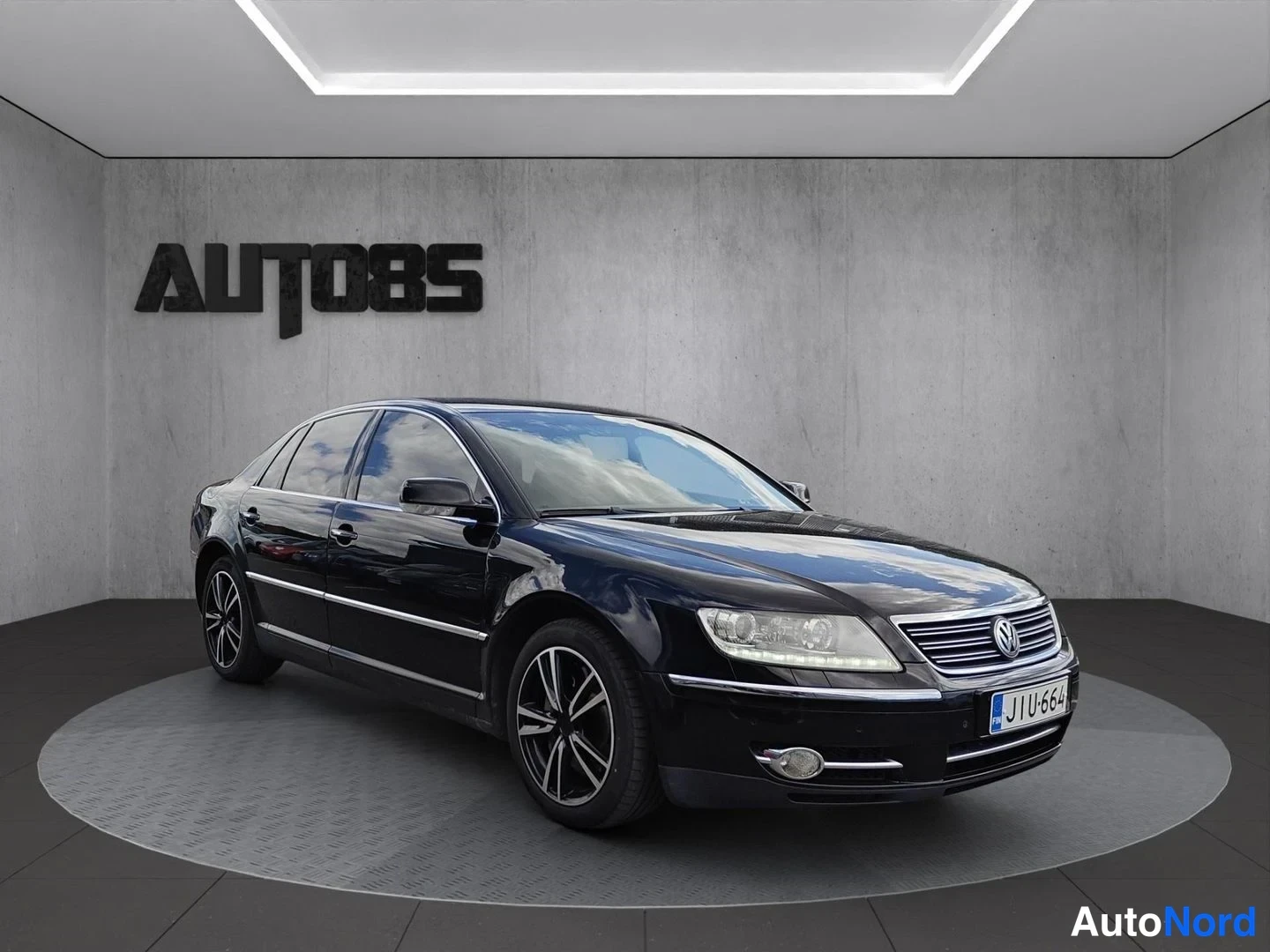 Musta Volkswagen Phaeton 2009, etuviisto, keula oikealle, kuva 2