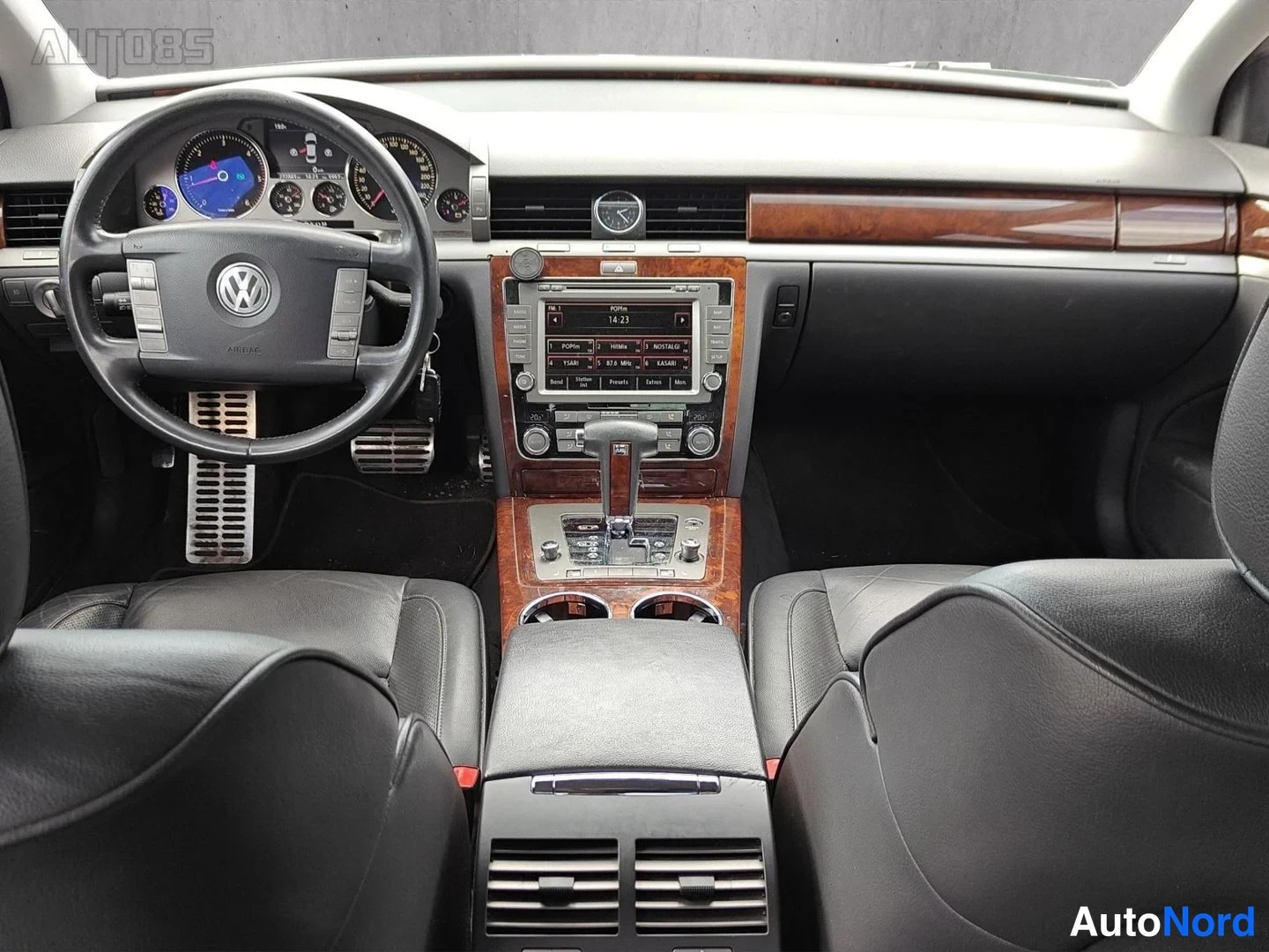 Musta Volkswagen Phaeton 2009, ohjaamo, kuva 10