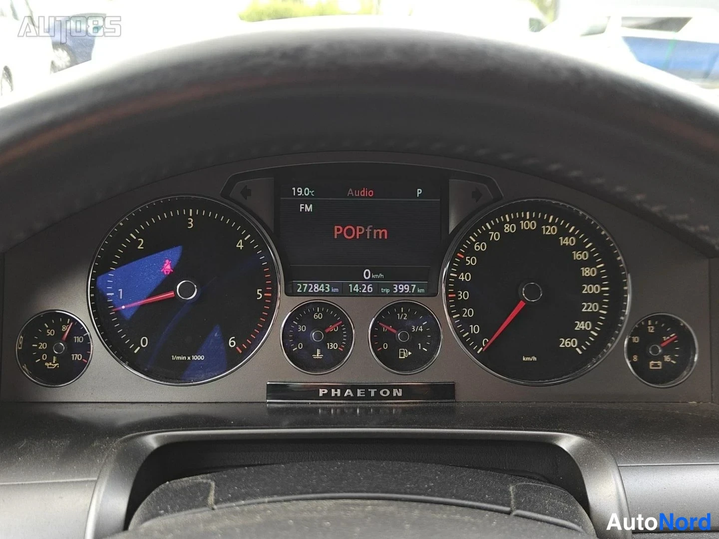 Musta Volkswagen Phaeton 2009, yksityiskohta, kuva 18