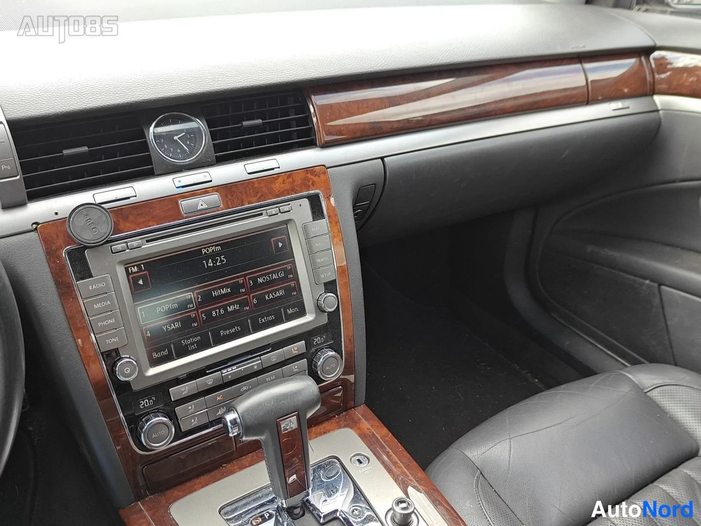Musta Volkswagen Phaeton 2009, ohjaamo, kuva 12
