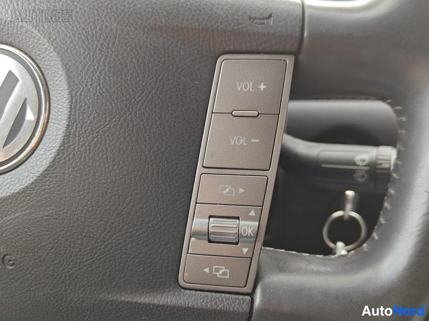 Musta Volkswagen Phaeton 2009, yksityiskohta, kuva 27