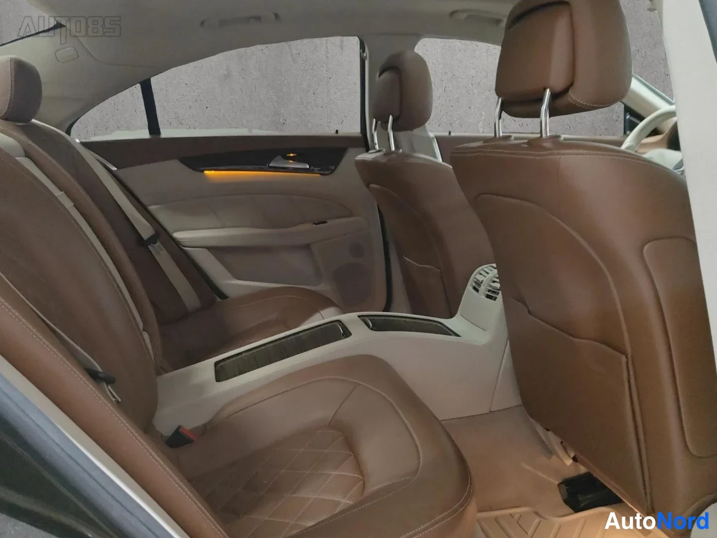 Ruskea Mercedes-Benz CLS 350 BlueTEC 2017, takaistuimet, kuva 13