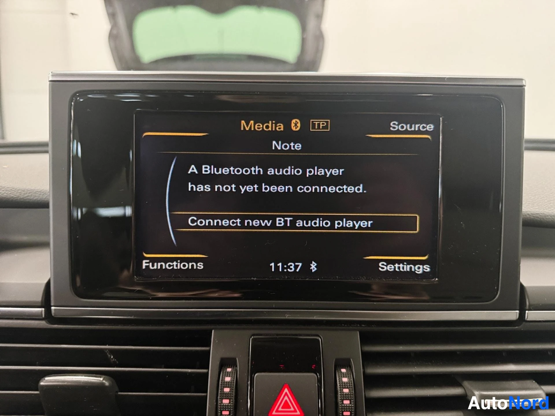 Dashboard infotainment system showing Bluetooth media connection note and options