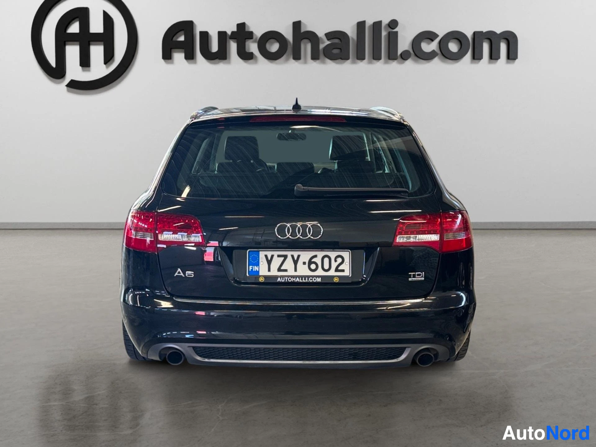 Musta Audi A6 Avant, takanäkymä, punaiset takavalot ja kaksoiskoksiputket