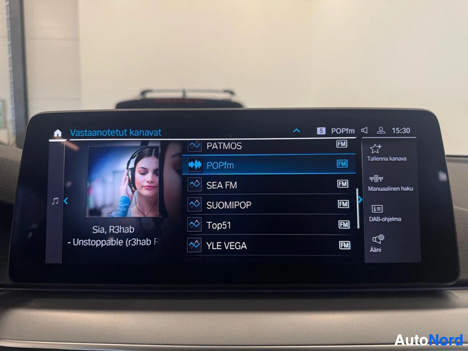 Infotainment screen showing radio tuner with Finnish radio stations listed