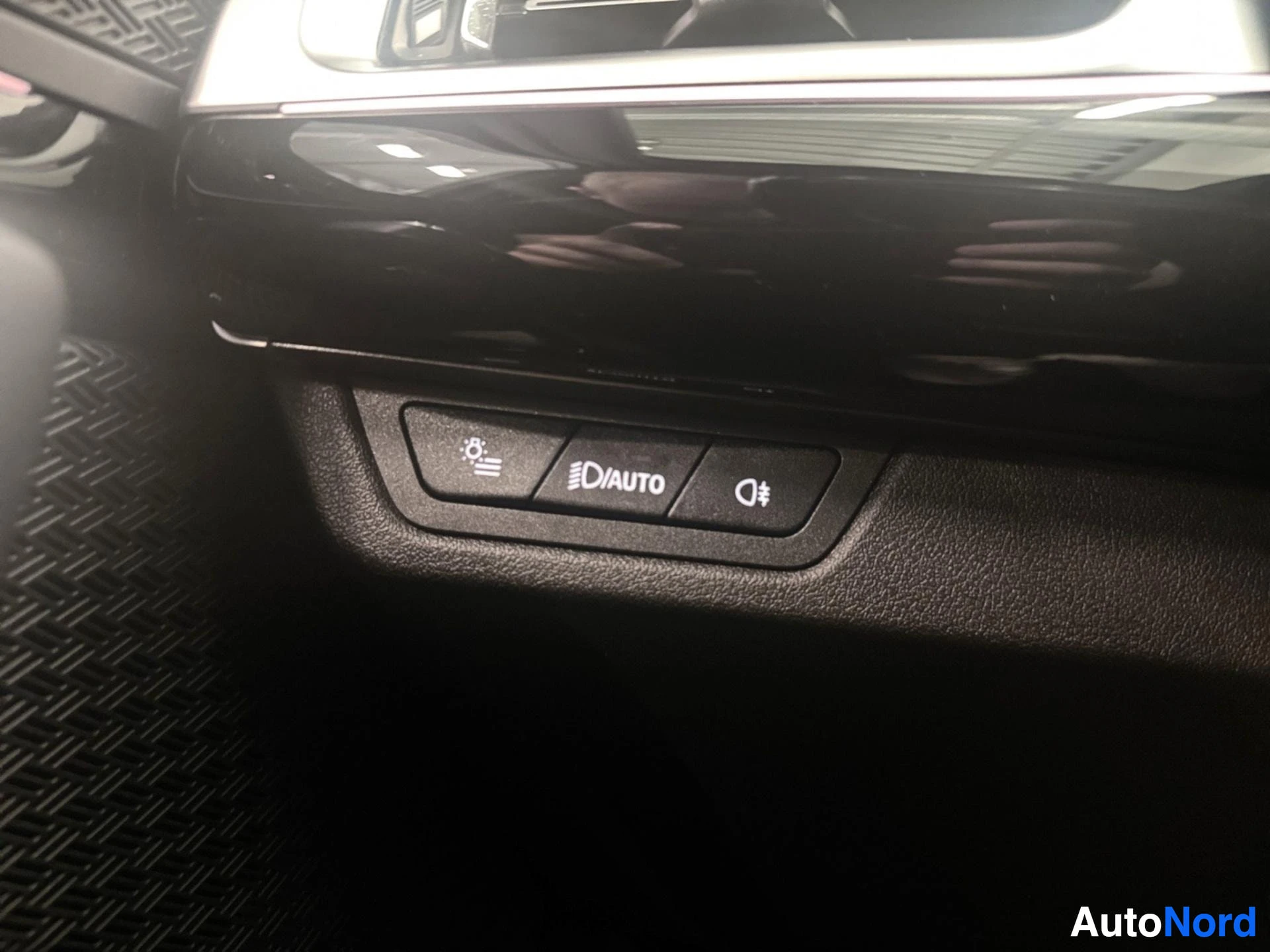 Climate control panel with D/AUTO button visible in dashboard
