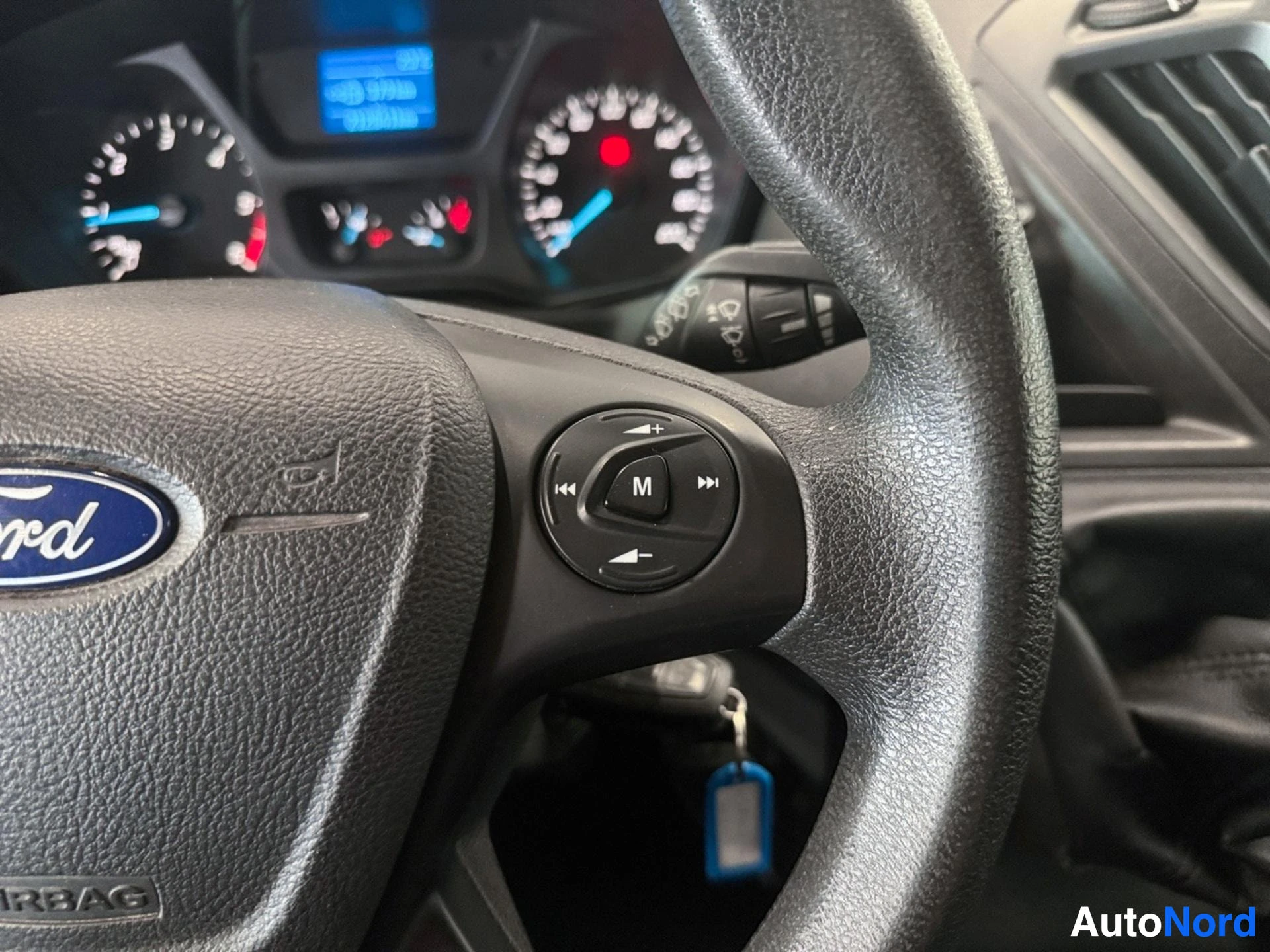 Ohjauspyörän ohjainosat ja mittaristo detaljit