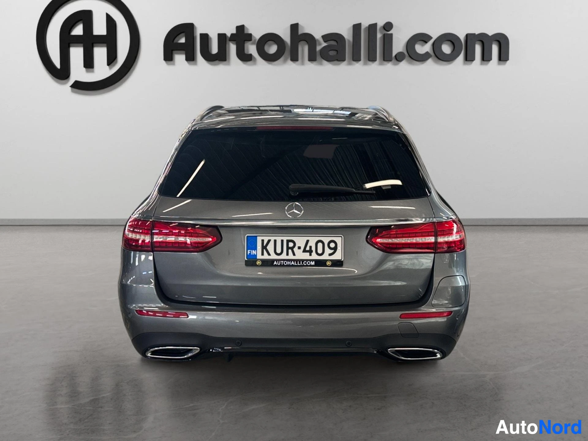 Mercedes-Benz wagon rear view with red taillights and dual exhaust pipes