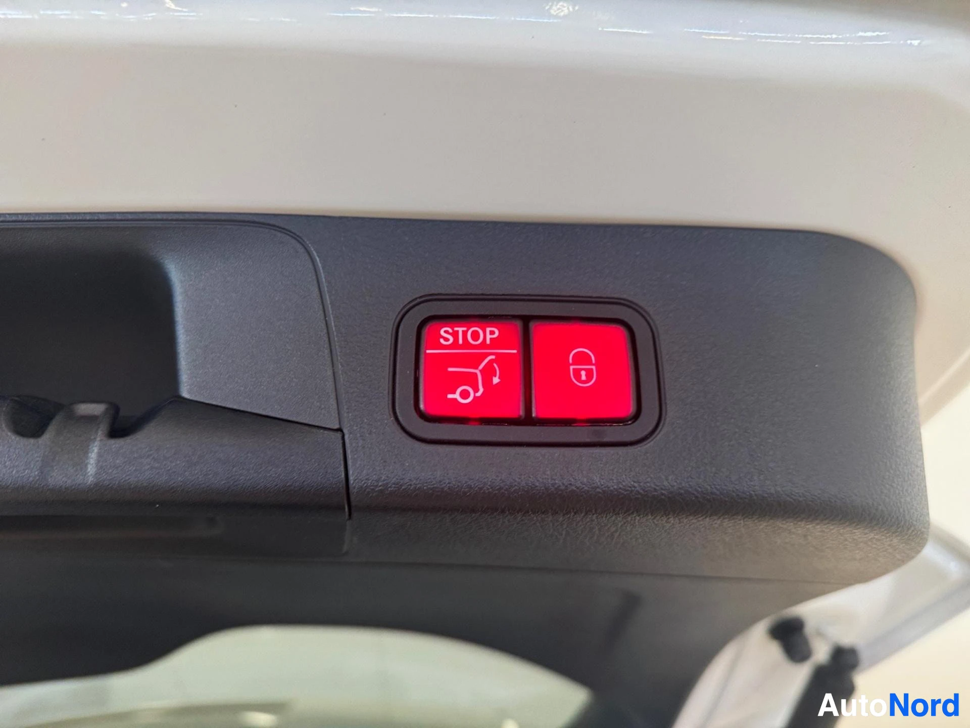 Illuminated red interior control buttons for panoramic roof