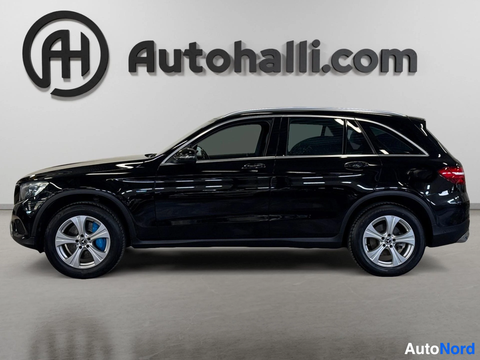Black Mercedes-Benz SUV profile view with silver alloy wheels and tinted windows