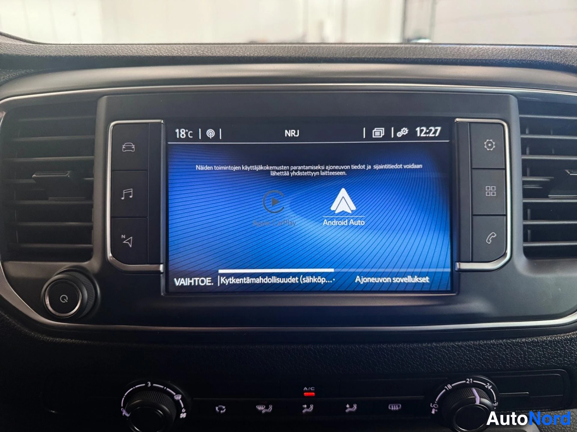 Touchscreen showing Android Auto integration with Finnish system messages