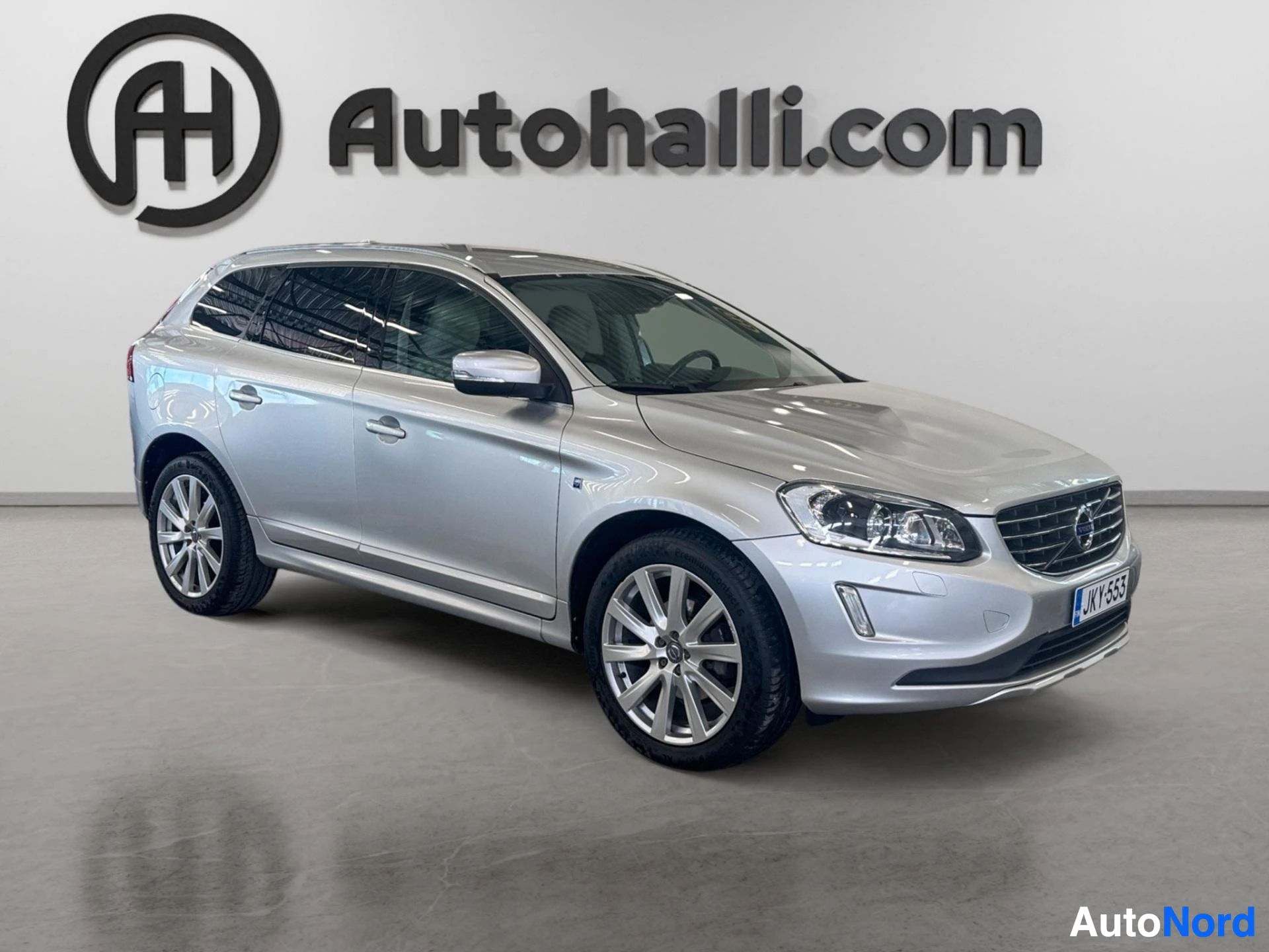 Hopea Volvo XC60 kolmiulotteinen näkymä vasemmalta edestä
