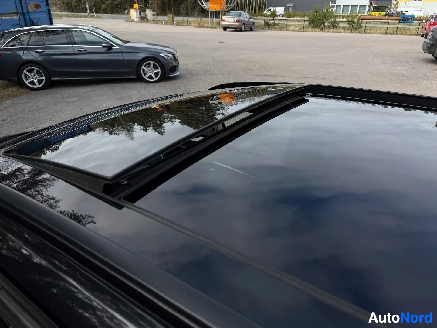 Roof sunroof panel detail showing black frame
