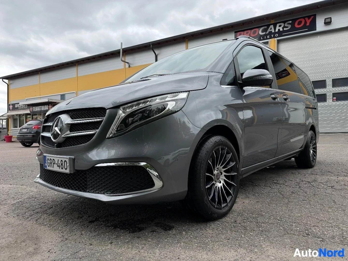 Mercedes-Benz V-Class front three-quarter view on dealer lot