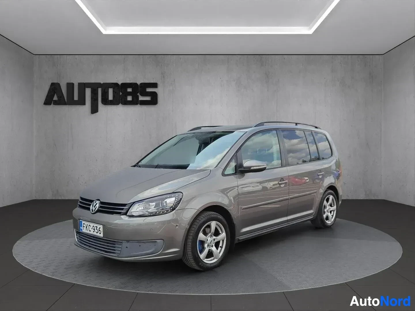 Volkswagen Touran Comfortline 1,4 TSI 103 kW (140 hv) DSG-automaatti, 2011