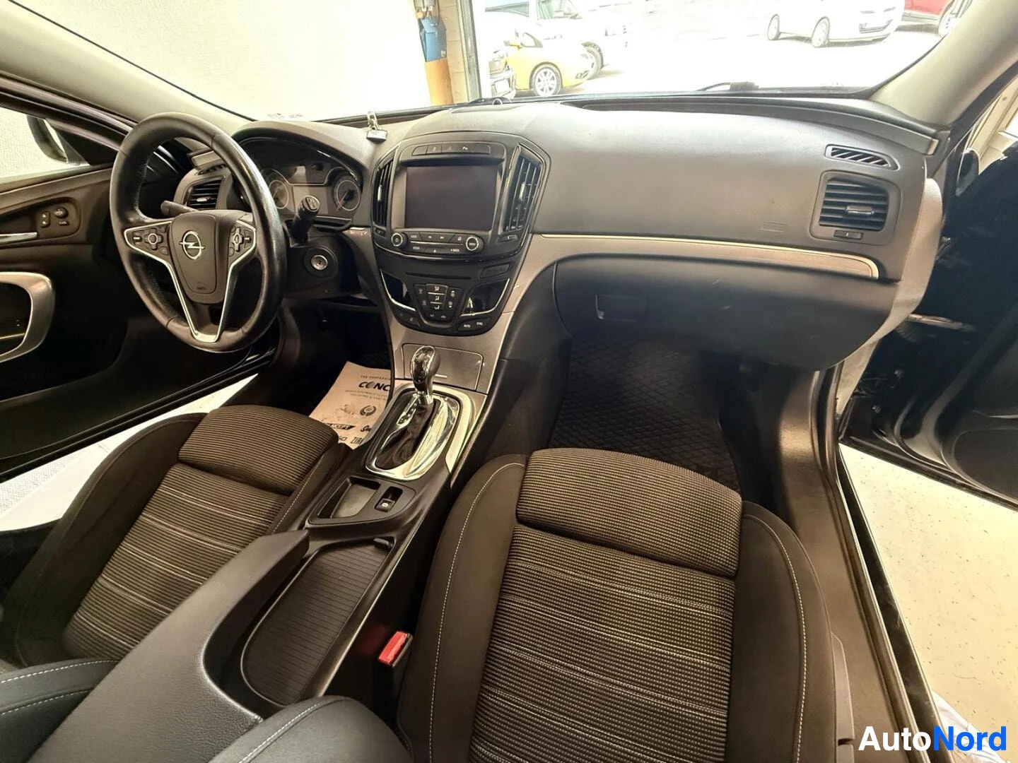 Musta Opel Insignia 2016, etuistuimet, kuva 11