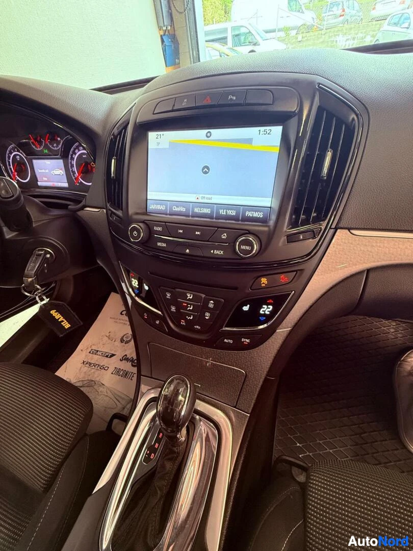 Musta Opel Insignia 2016, ohjaamo, kuva 9