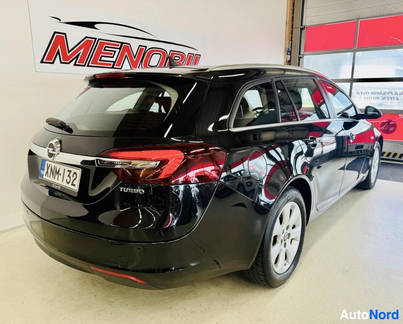 Musta Opel Insignia 2016, sivulta, kuva 6
