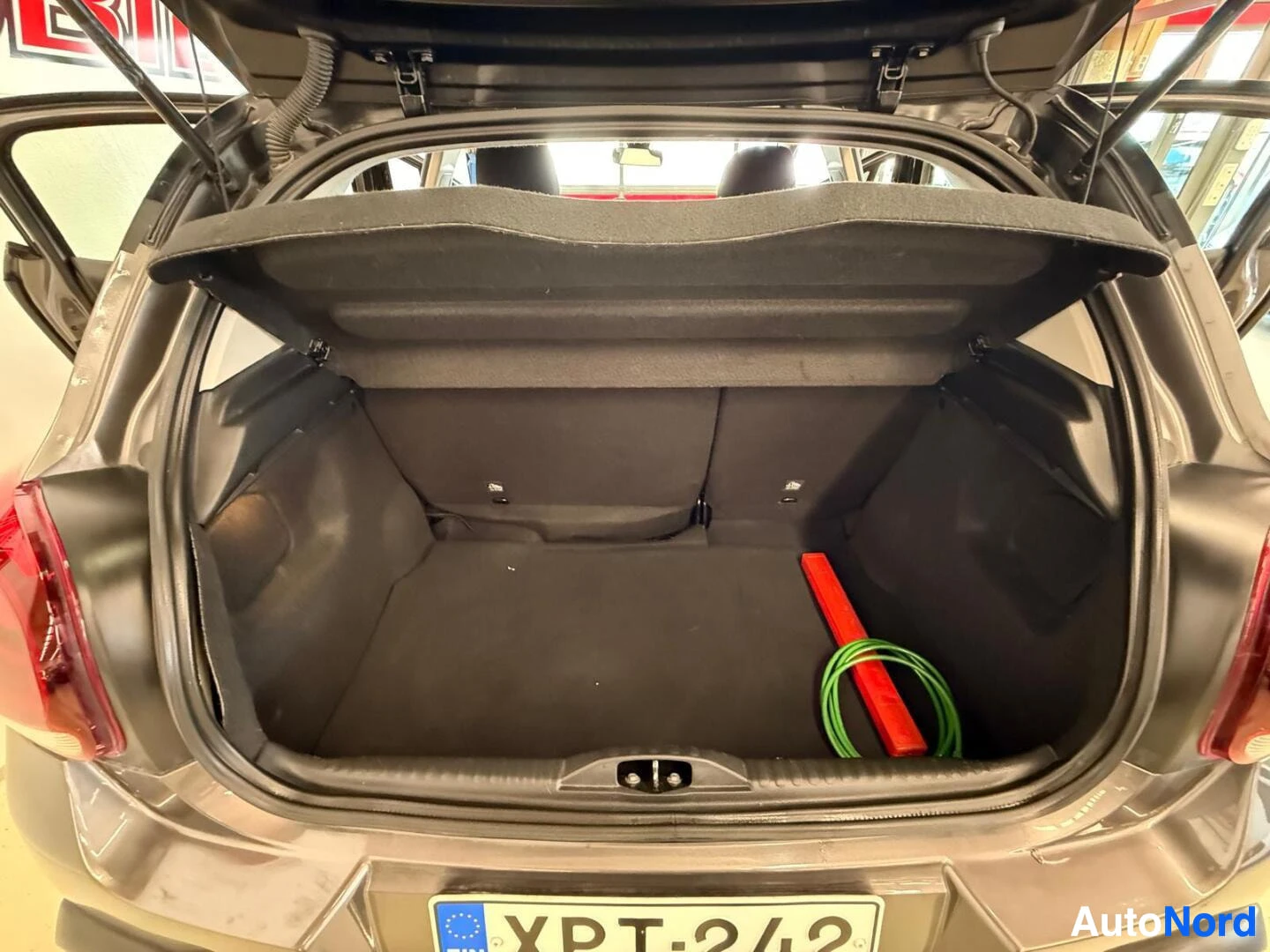 Harmaa Citroen C3 2021, tavaratila, kuva 9
