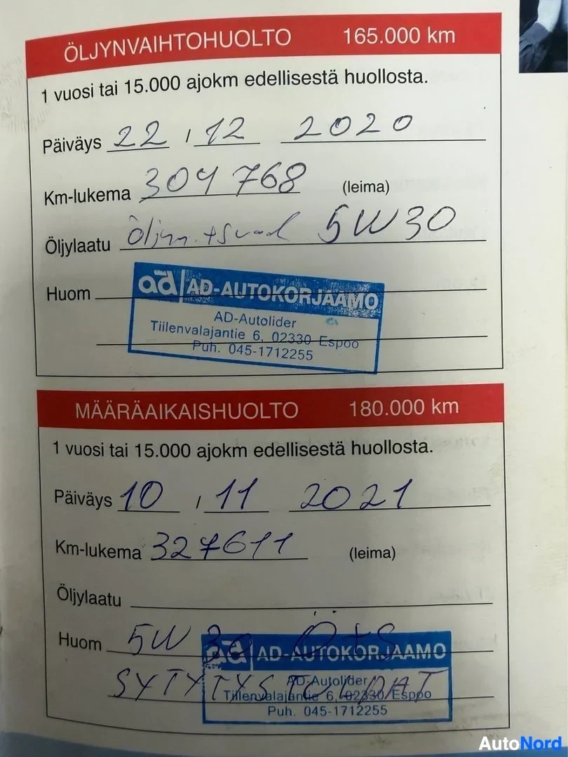 Asiakirja: Kahden huoltokirjan sivu: yläosassa öljynvaihtohuo lt 165.000 km, päivämäärä 22.1.92, km-lukema 309768, öljylaatu olji+turbo 5w30, alao sassa määrä aikaishuo lt