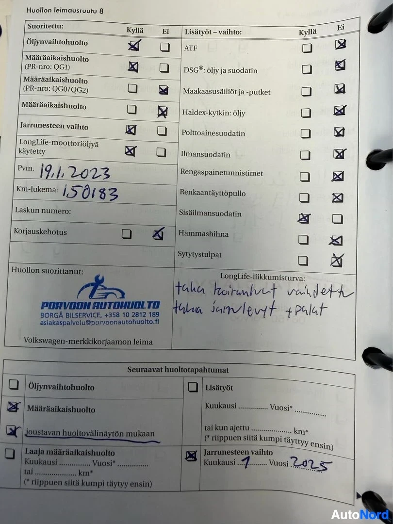 Asiakirja: Volkswagen-huoltokirjan sivu 8, monilla merkityillä palveluilla. Pvm: 19.1.2023, km-lukema: 150183. Porvoon Automoilli Oy leima. Käsinkirjoitettuja merkintöjä a