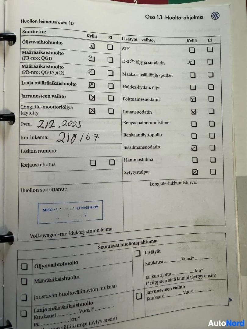 Asiakirja: Volkswagen-huoltokortissa näkyviä tietoja, joissa mainitaan huoltopäivä 2/12.2023 ja kilometrilukema 219/67