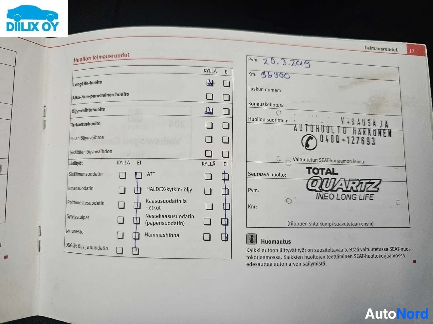 Asiakirja: Avoin huoltokirja sivu, jossa näkyy huoltotaulukko ja käsinkirjoitettuja merkintöjä sekä TOTAL QUARTZ NEO LONG LIFE -merkintö