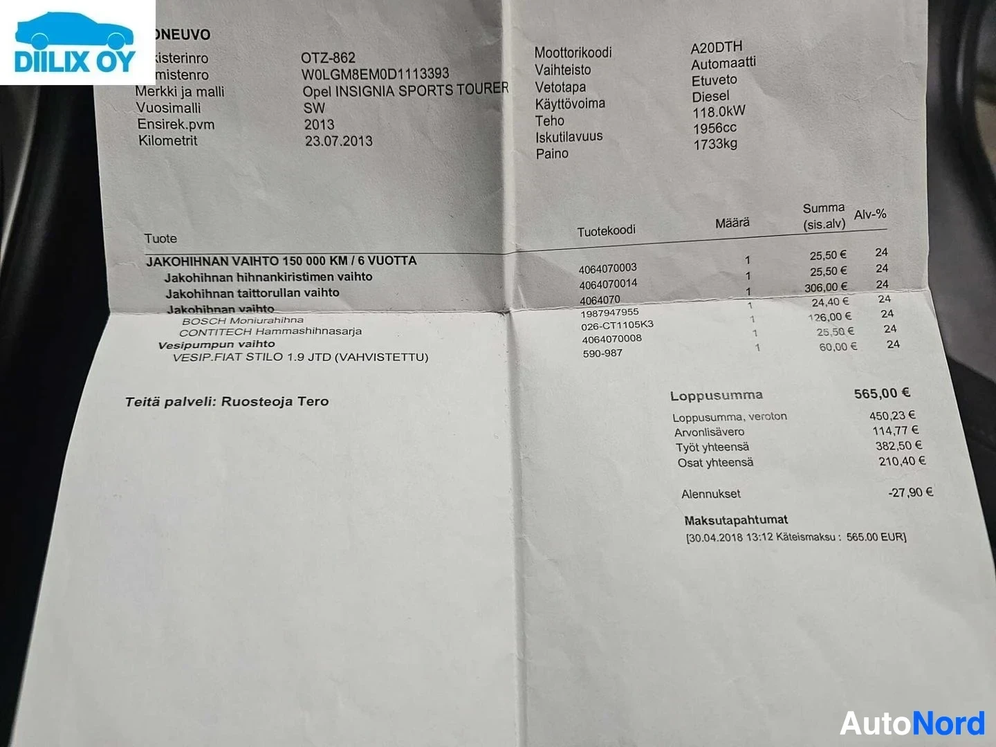 Asiakirja: Opel Insignia Sports Tourer palvelukortista käsin kirjoitettu tiedot: malli, vuosimalli, tunnustenumero, moottorityyppi, väriä, koodia, rekisteröinti päivä. Sek