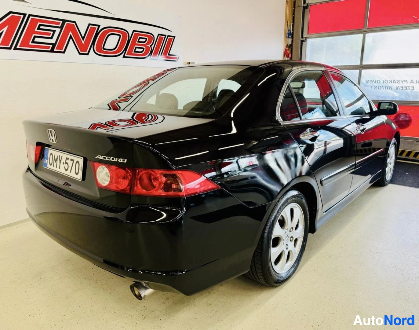 Musta Honda Accord 2007, takaviisto, kuva 7