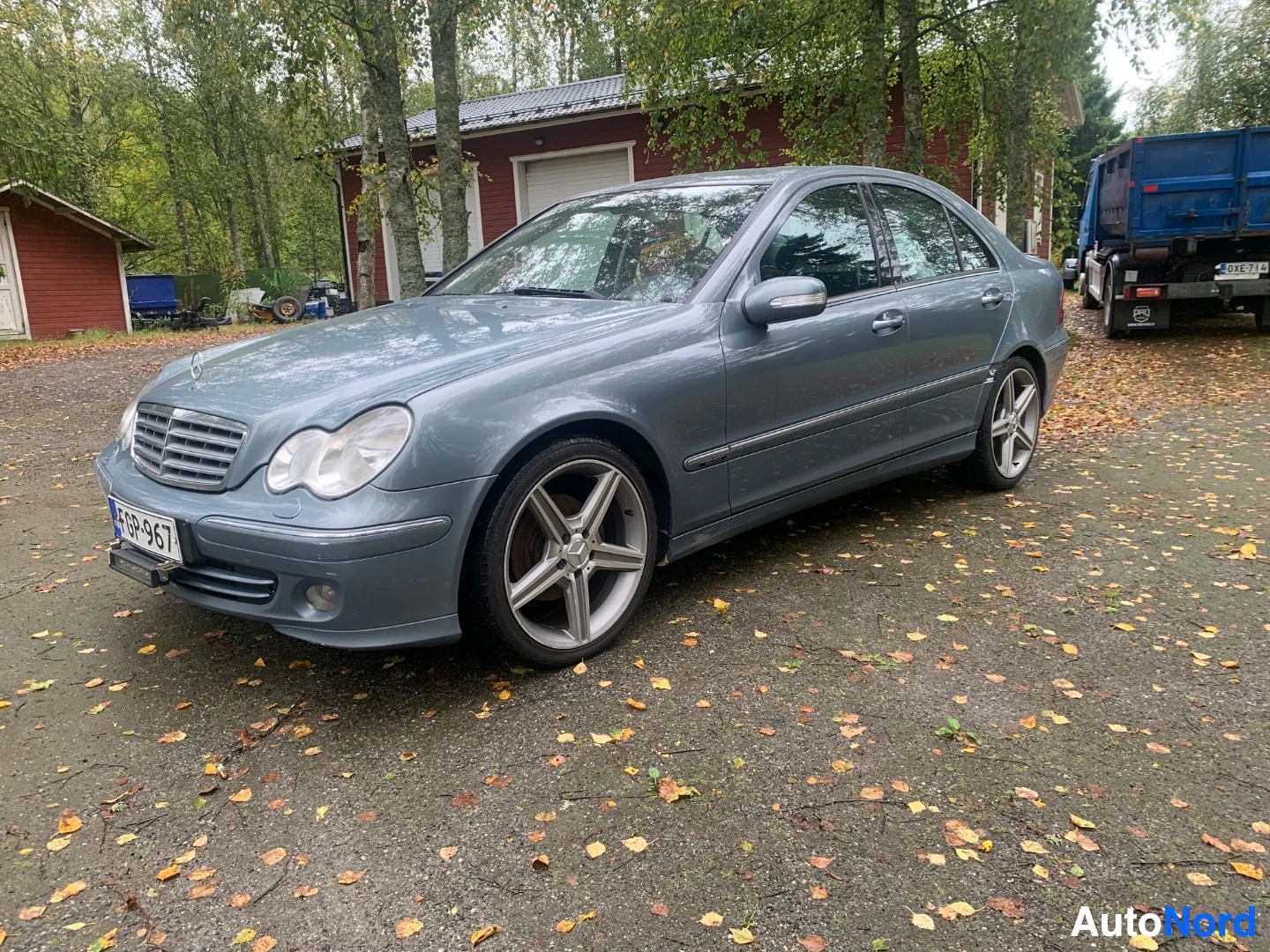 Harmaa Mercedes-Benz C 2004, ulkokuva 1