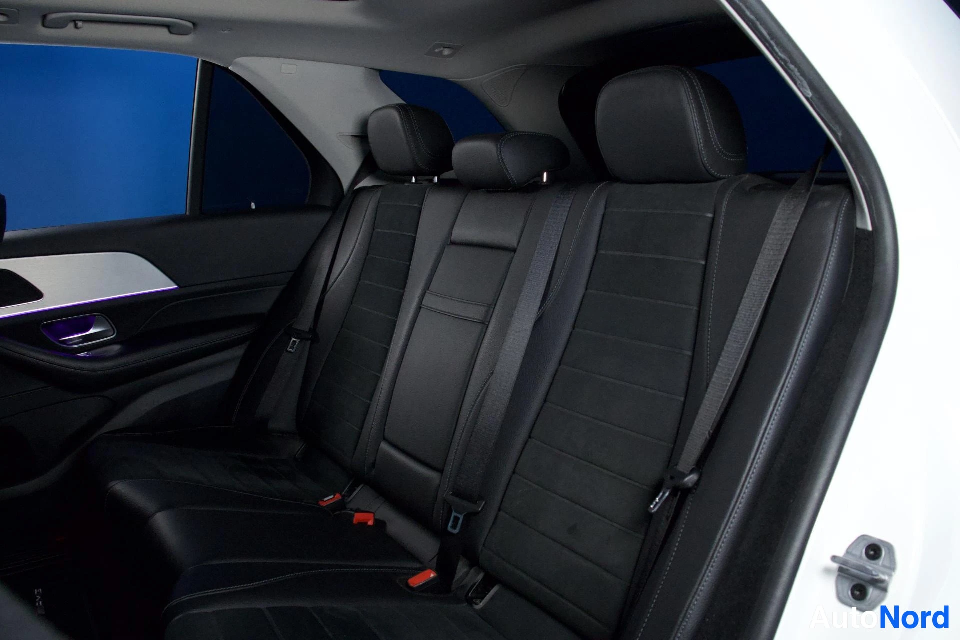 Valkoinen Mercedes-Benz GLE 350 e 4MATIC 2022, takaistuimet, kuva 13