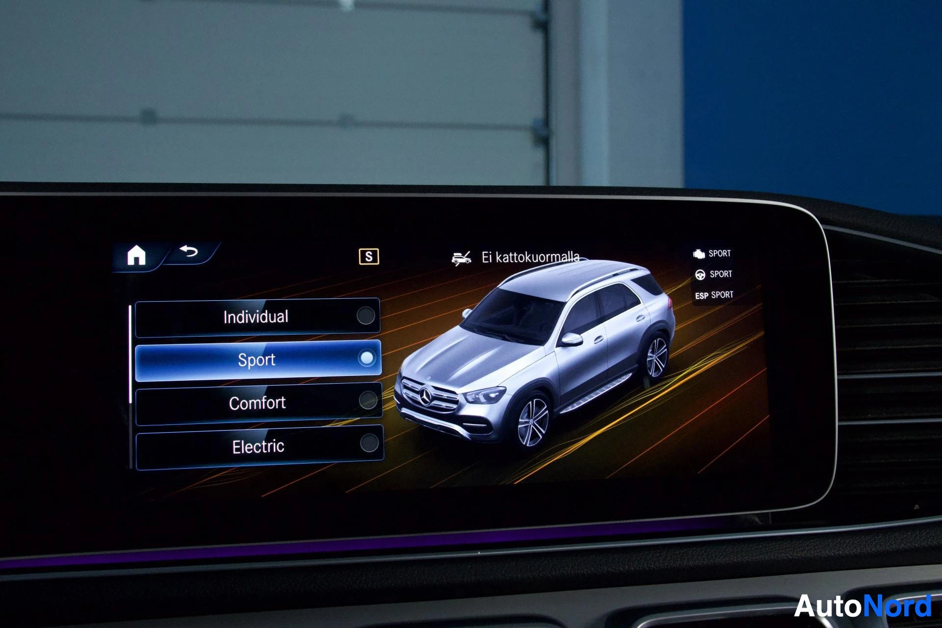 Valkoinen Mercedes-Benz GLE 350 e 4MATIC 2022, yksityiskohta, kuva 23