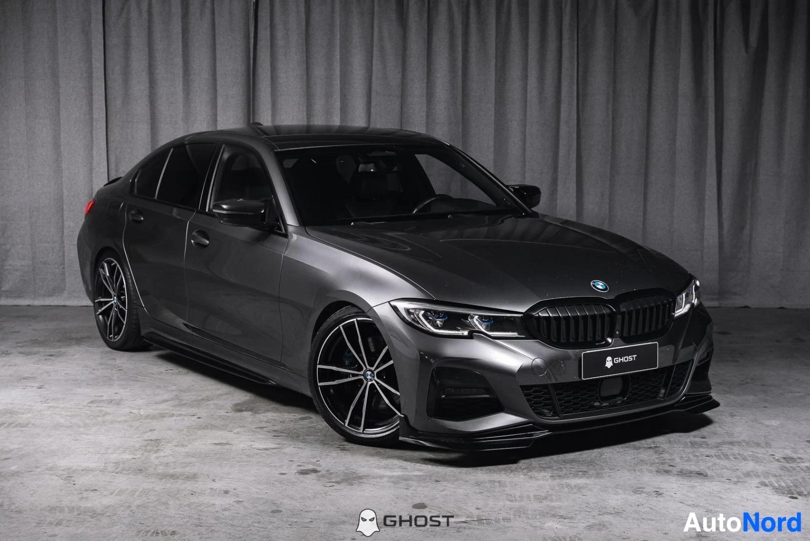 Harmaa BMW 330e 2020, etuviisto, keula oikealle, kuva 2