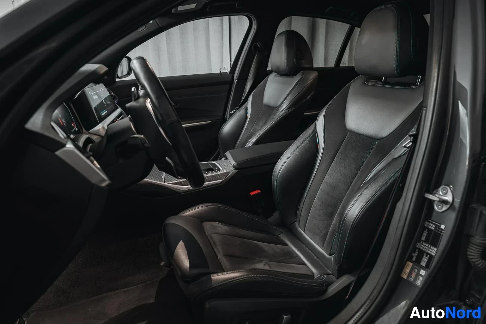 Harmaa BMW 330e 2020, etuistuimet, kuva 11