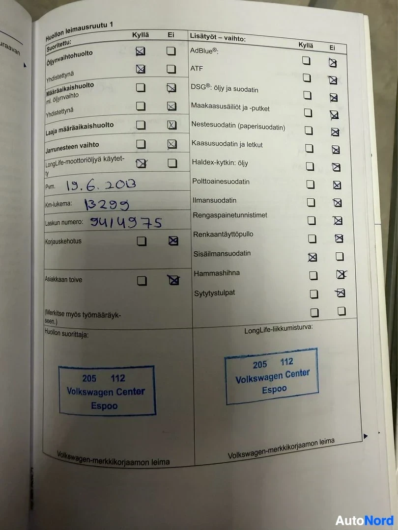 Asiakirja: Huoltokirjan sivu, jossa on merkintöjä suoritetuista huolloista ja lisätyö-vaihtoehdoista. Sivulla näkyy päivämäärä 19.6.2013 ja kilometrilukema 13299. Kaksi le